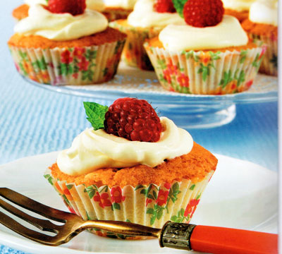 White Chocolate and Raspberry Cupcakes Recipe